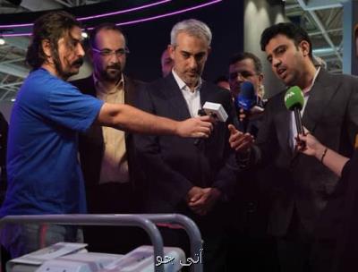 بازدید وزیر امور اقتصادی و دارایی از غرفه رایتل در نمایشگاه الکامپ 1404