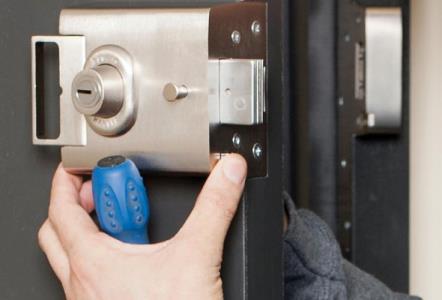 All you need to consider to choose a right locksmith
